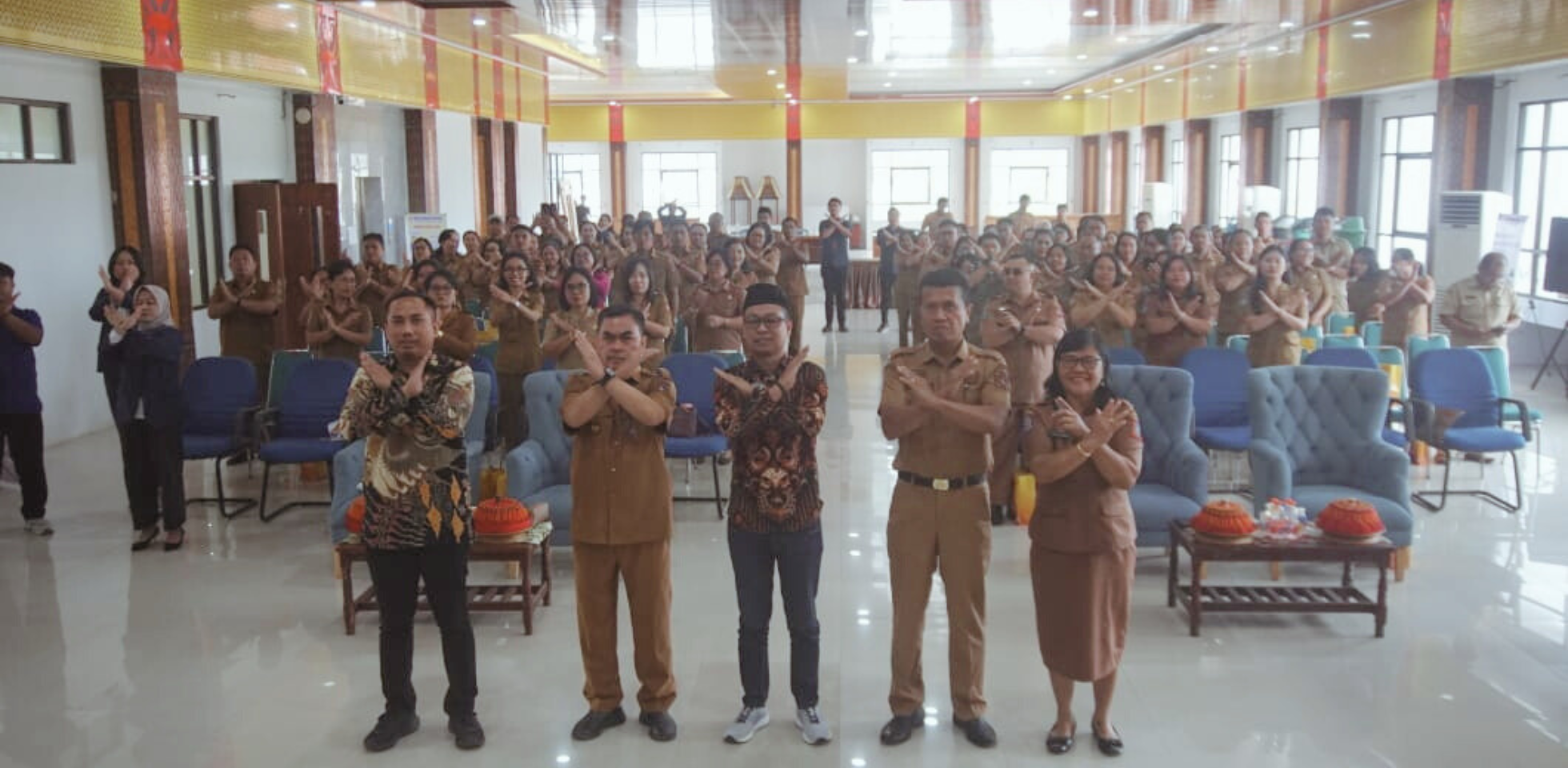 Foto Bersama ASN Pemkab Tana Toraja 1