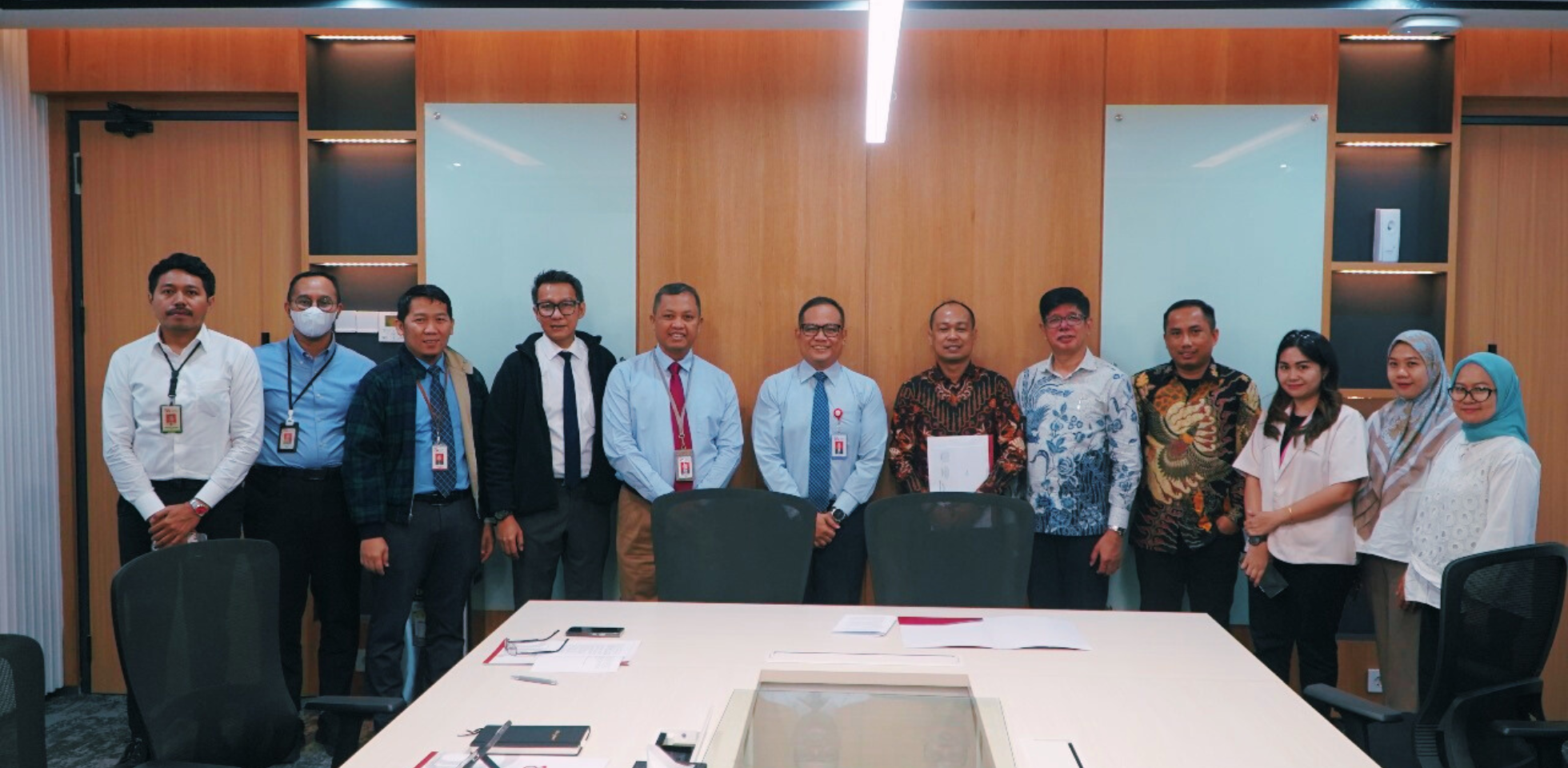 Foto Bersama Serah Terima Pembukaan Cabang